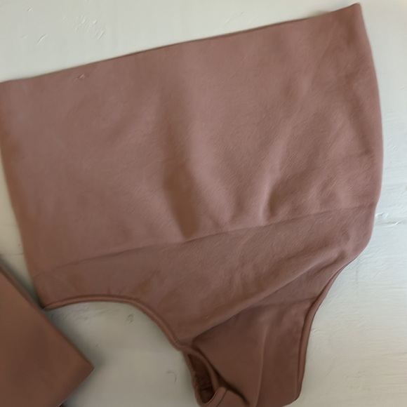 SKIMS Core Control Briefs sienna - Picture 3 of 4